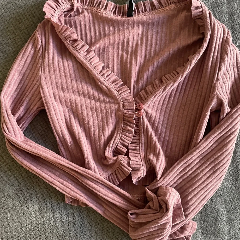 ASYOU Ruffle Edged Ribbed Cardi with Long Sleeves Dusty Pink Size 4 - Picture 6 of 6